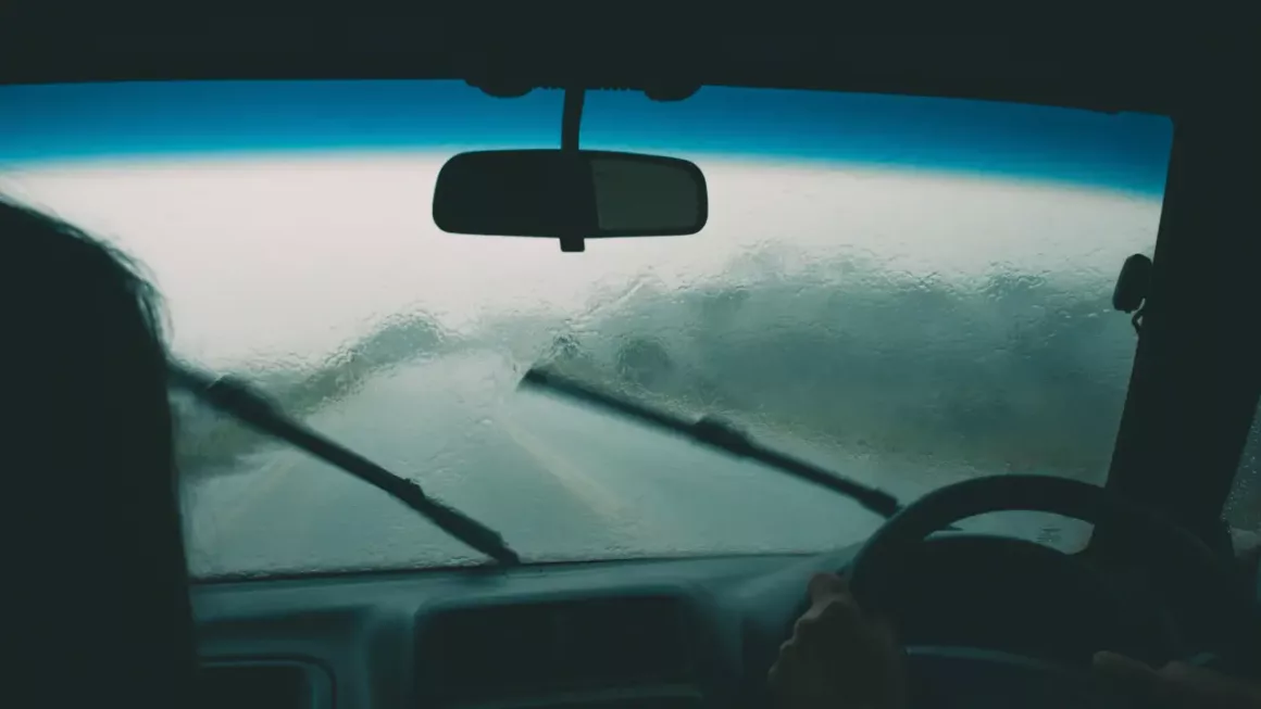 Replace Wiper Blade &amp; Refill Washer Fluid